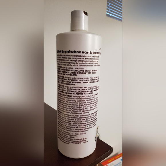 Keratin Smoothing Shampoo - Picture 2 of 3